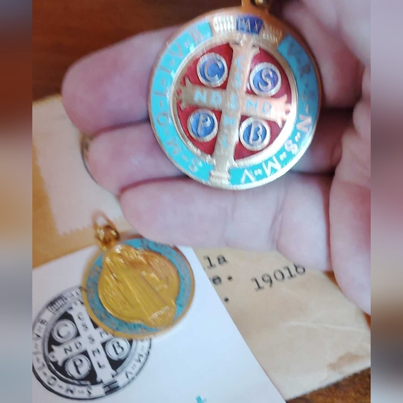 New 1973 Gold and Blue St. Benedict Medals In Original Packaging - Picture 3 of 9